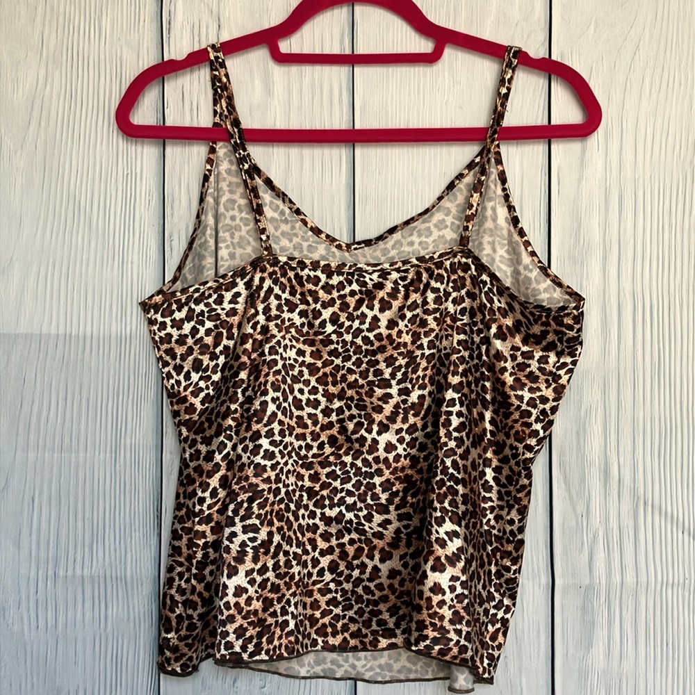Like New!! Leopard Print Women's Sleepwear Set - Picture 4 of 7
